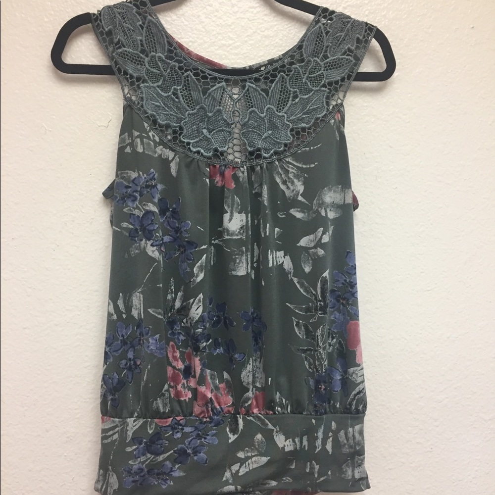 Lily White Floral Blouse Size Medium